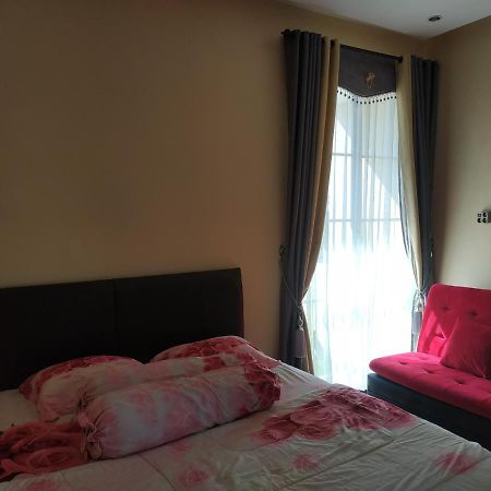 Villa Gumilang Batu  Eksteriør bilde